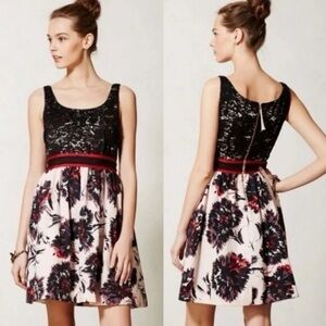 Anthropologie Peter Som X
Made In Kind Floral Lace Dress
Size 6